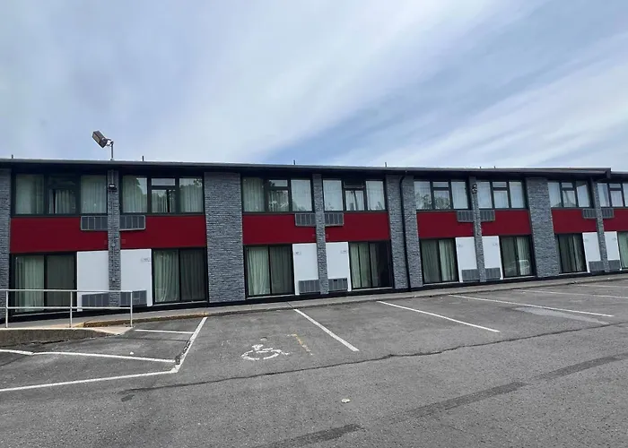 Motel: Ramada By Wyndham Kingston